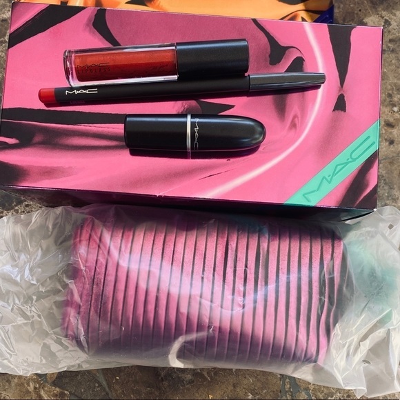 NIB MAC Shiny Pretty Things Goody Bag Red Lips - Picture 6 of 6